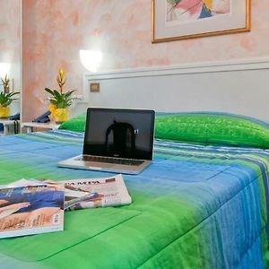 Camera con letto king size